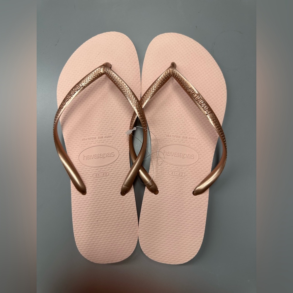 Havaianas Women's Sandals in Pink and Bronze